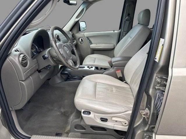 Used 2006 Jeep Liberty Limited AWD/4WD image 2