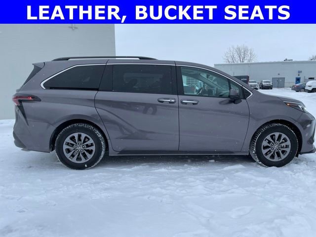 Used 2024 Toyota Sienna XLE image 12