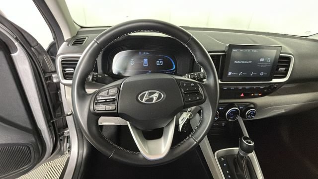 Used 2023 Hyundai Venue SEL FWD image 14