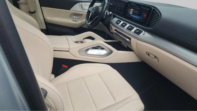 Used 2024 Mercedes-Benz GLS 450 4MATIC image 4
