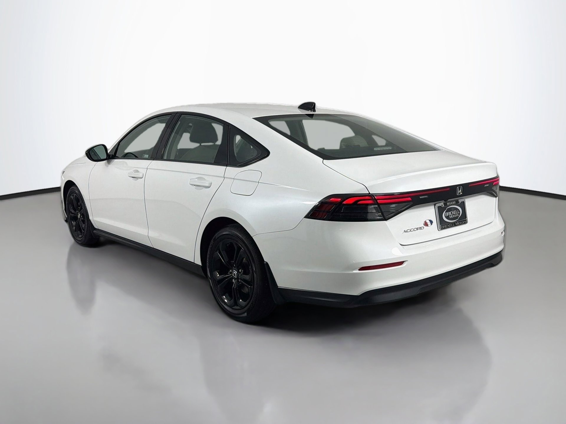 Used 2025 Honda Accord SE image 6