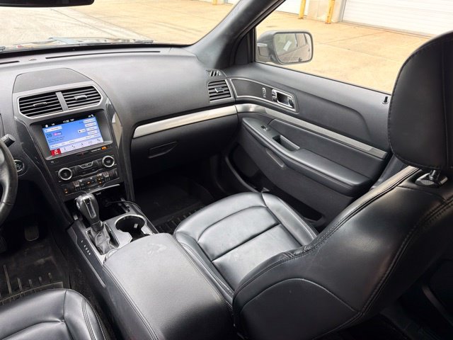 Used 2019 Ford Explorer XLT w/ Equipment Group 202A AWD/4WD image 19