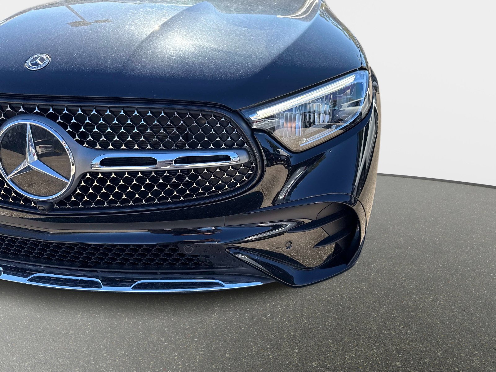 Used 2025 Mercedes-Benz GLC 350e 4MATIC image 10