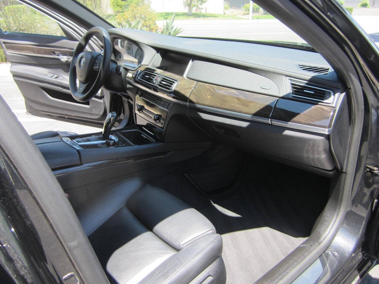 Used 2013 BMW 750i RWD image 24