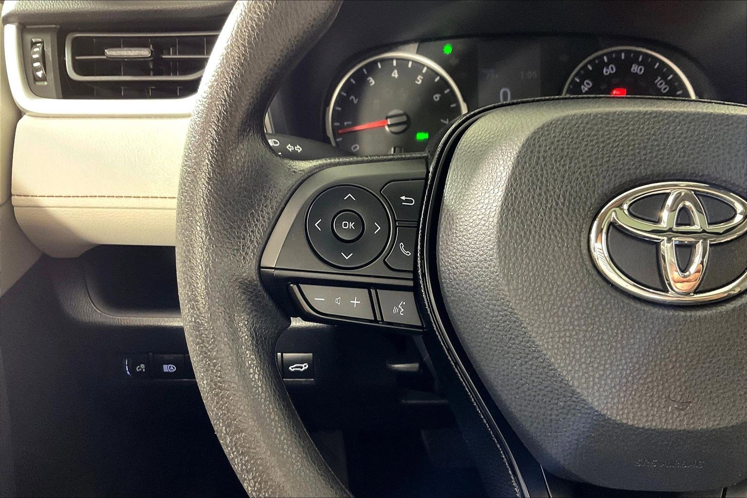 Used 2022 Toyota RAV4 XLE w/ Convenience Package image 11