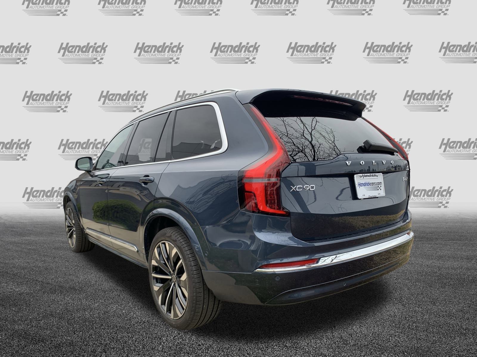 Used 2025 Volvo XC90 B6 Plus image 8
