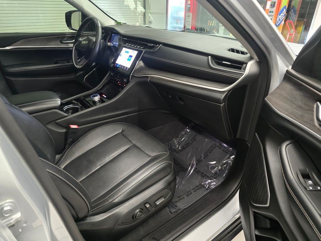 Used 2022 Jeep Grand Cherokee Limited RWD image 31