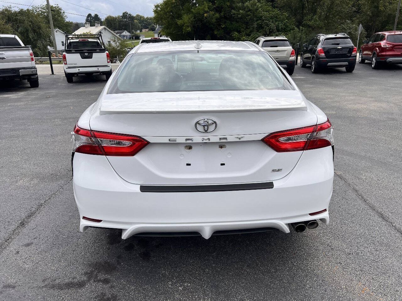Used 2019 Toyota Camry SE FWD image 6