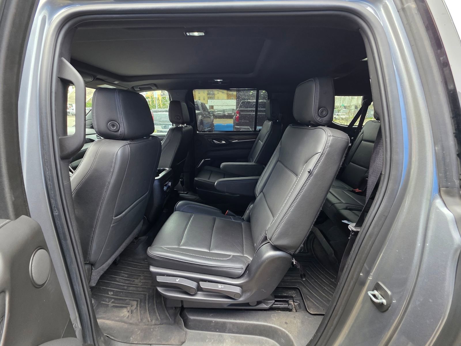 Used 2022 GMC Yukon XL Denali image 13