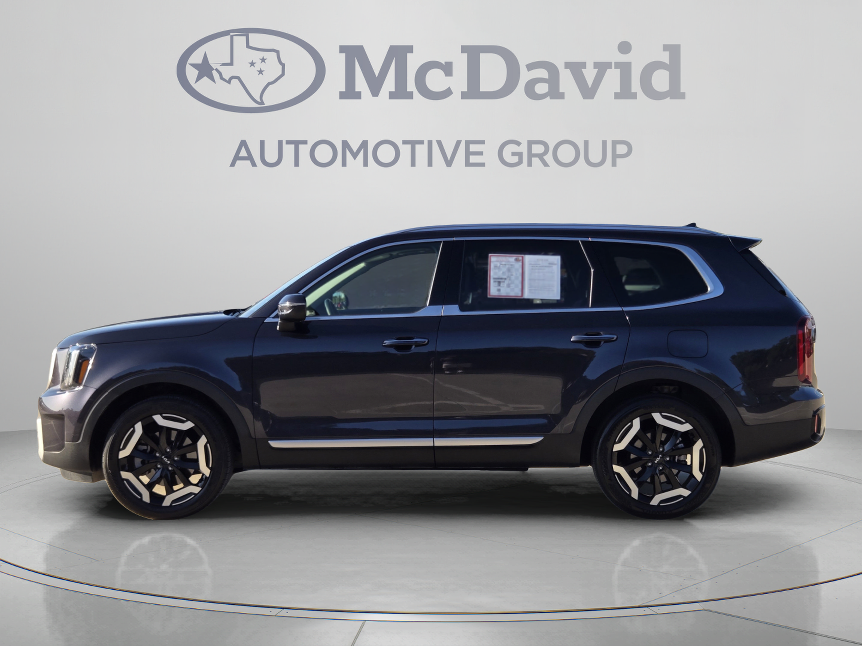 Used 2025 Kia Telluride S FWD image 2
