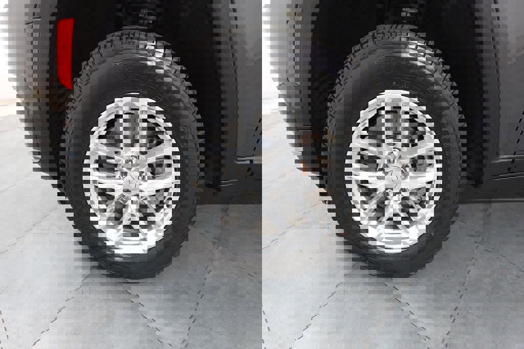 Used 2022 Jeep Grand Cherokee L Laredo w/ Luxury Tech Group I image 28