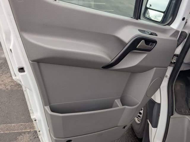 Used 2015 Freightliner Sprinter 3500 image 13