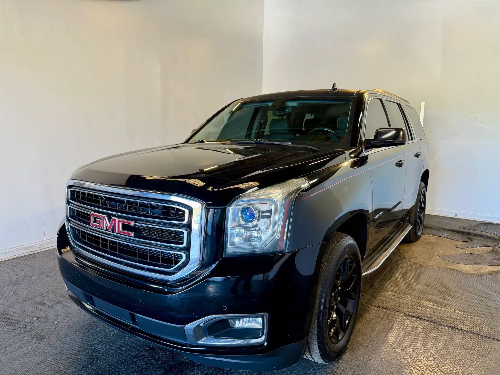 Used 2016 GMC Yukon SLE w/ HD Trailering Package AWD/4WD image 2