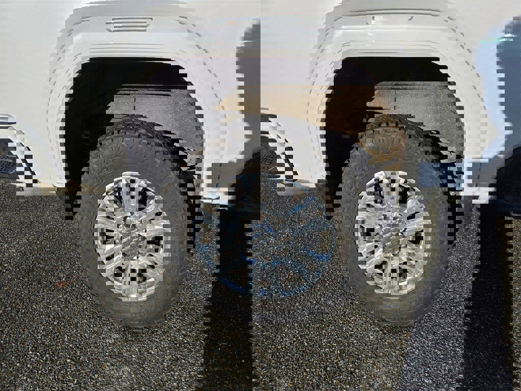 Used 2023 GMC Sierra 3500 Denali image 4