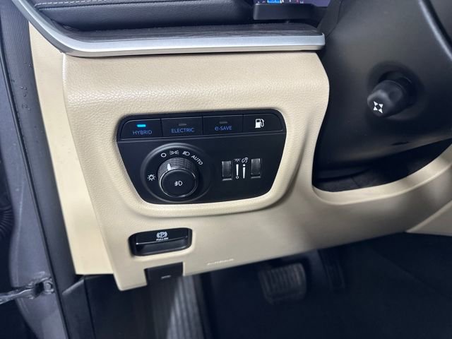 Used 2023 Jeep Grand Cherokee 4WD 4xe w/ Luxury Tech Group II image 19