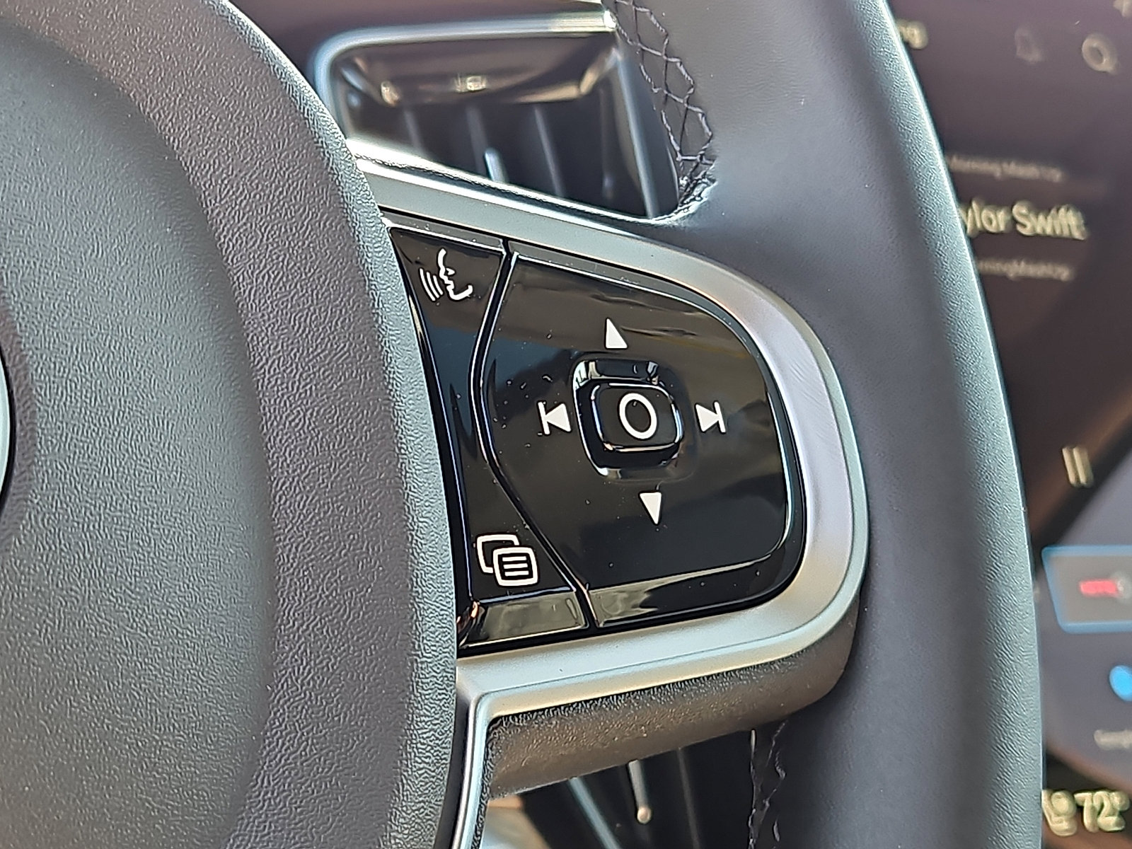 New 2026 Volvo XC90 B6 Plus w/ Protection Package Premier image 19