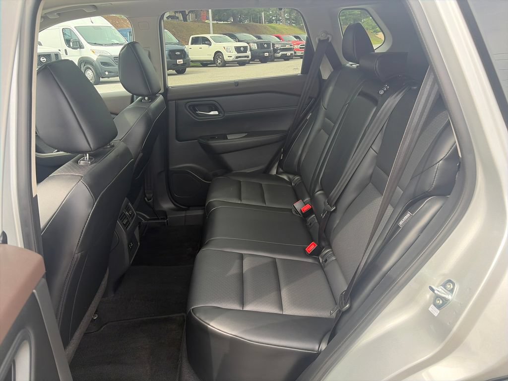 Used 2023 Nissan Rogue SV w/ SV Premium B Package FWD image 25