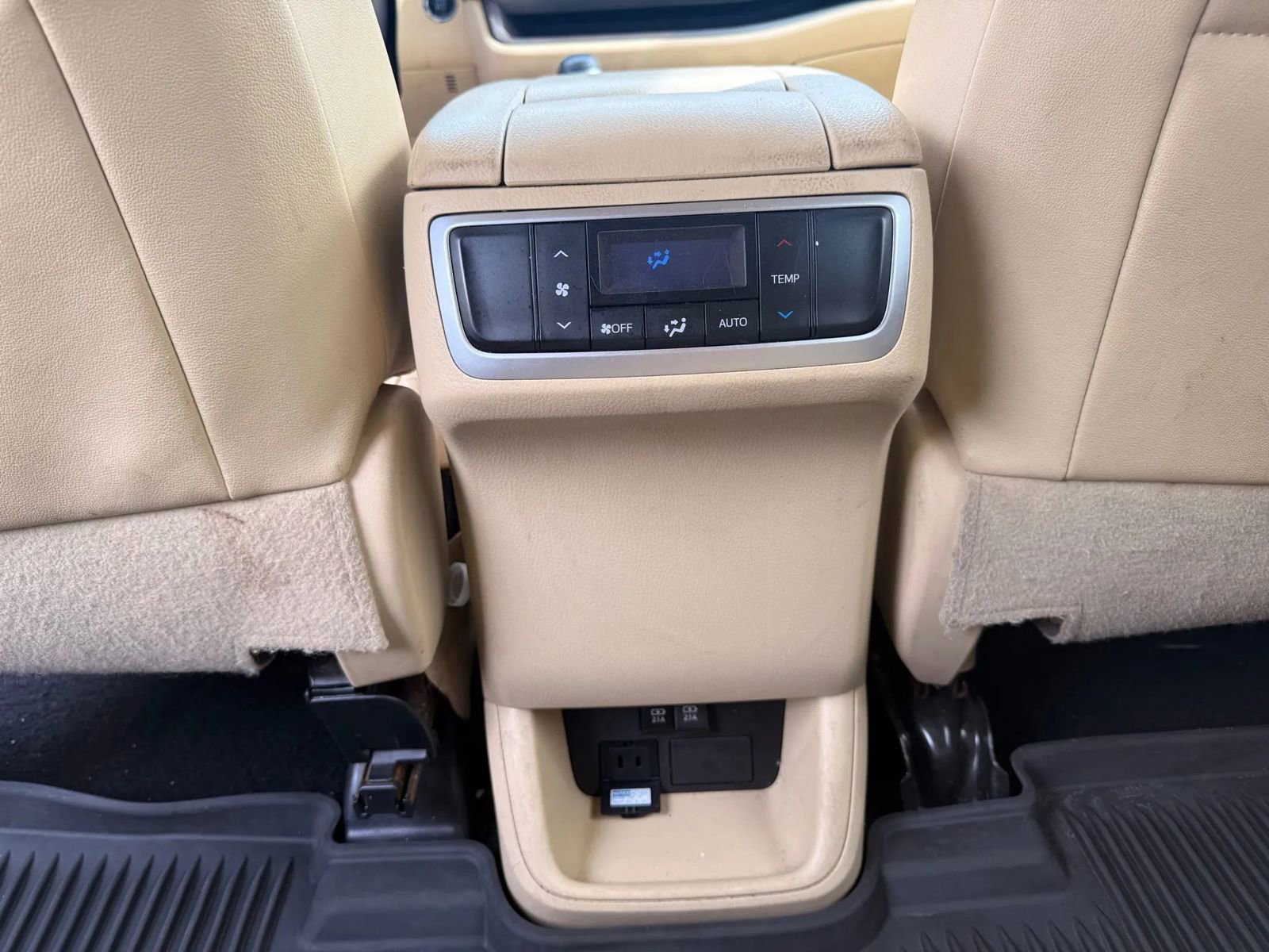 Used 2019 Toyota Highlander XLE image 28