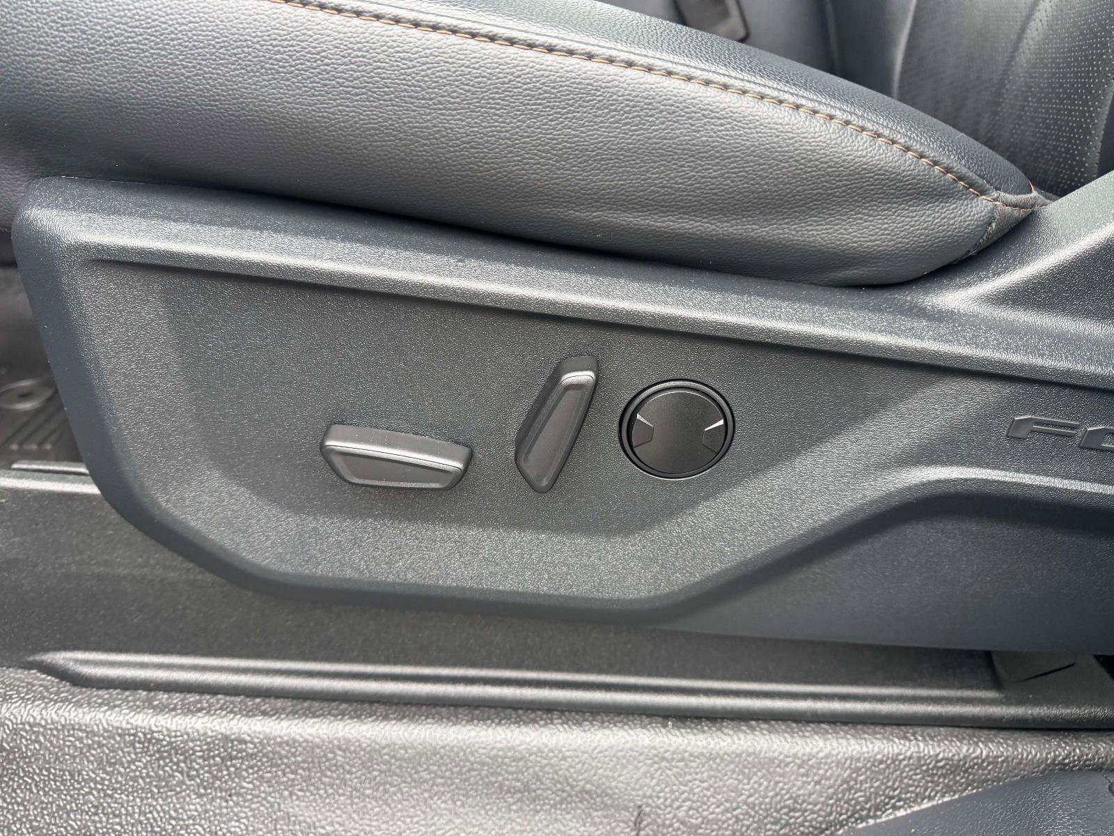 Used 2025 Ford F250 Lariat w/ Black Appearance Package image 21