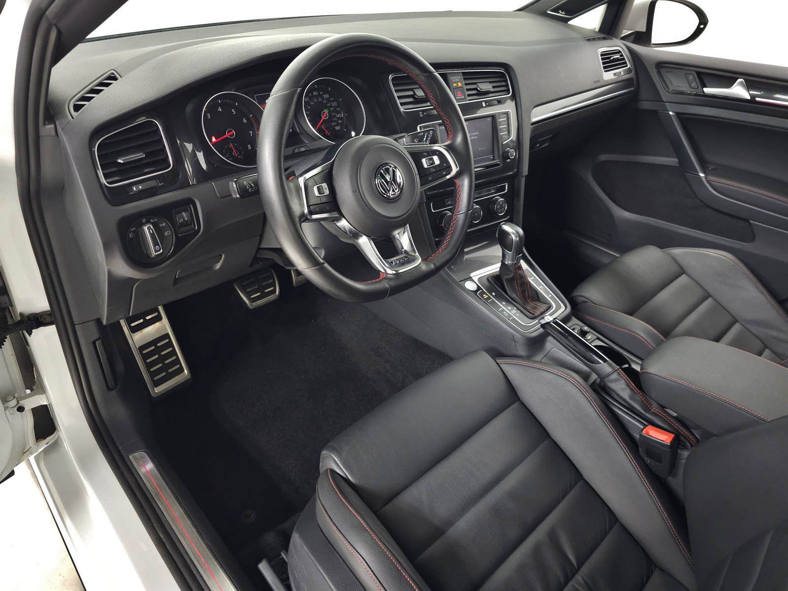 Used 2016 Volkswagen GTI SE FWD image 12