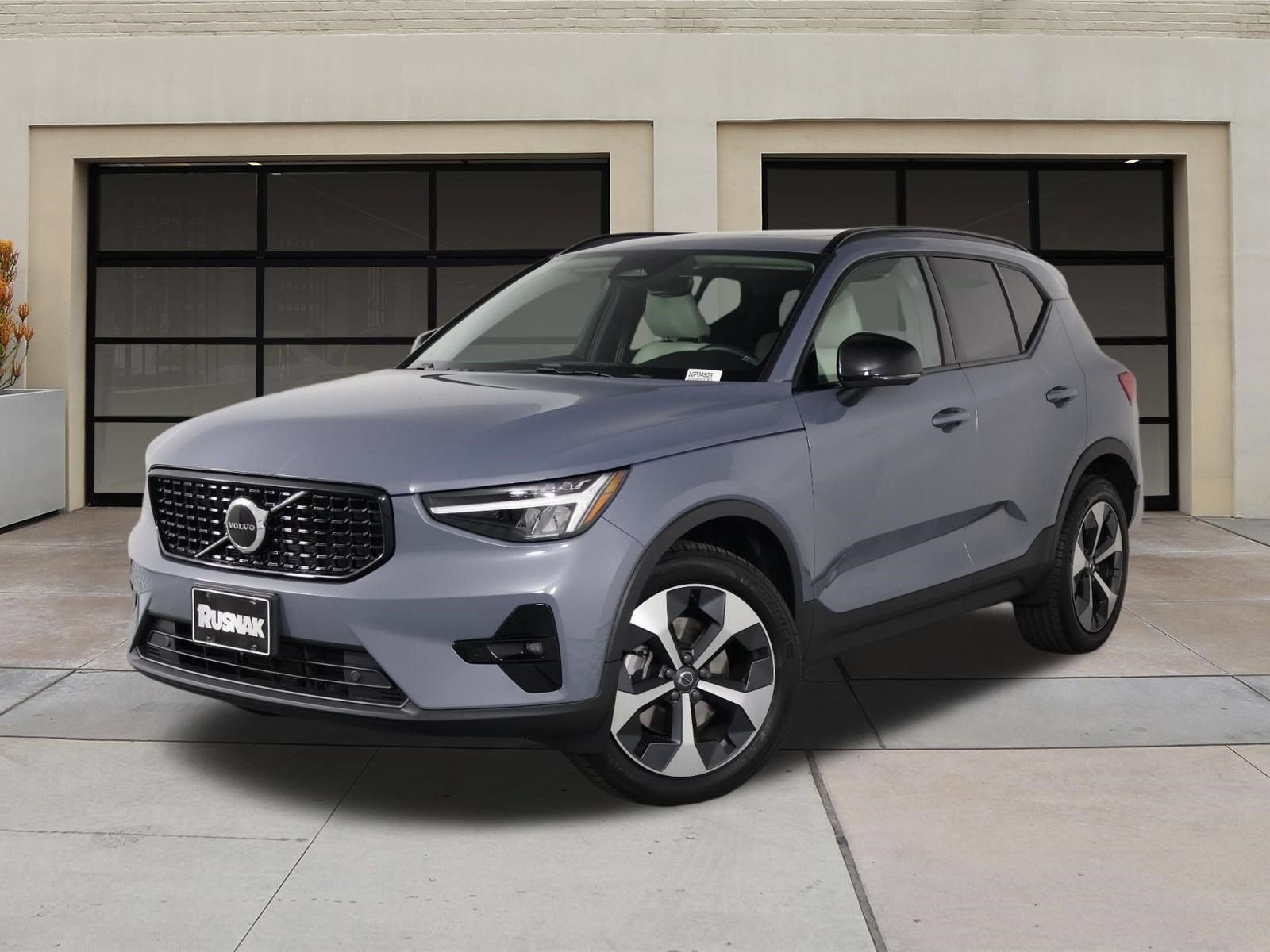 Used 2023 Volvo XC40 B5 Plus w/ Protection Package Premier AWD/4WD image 3