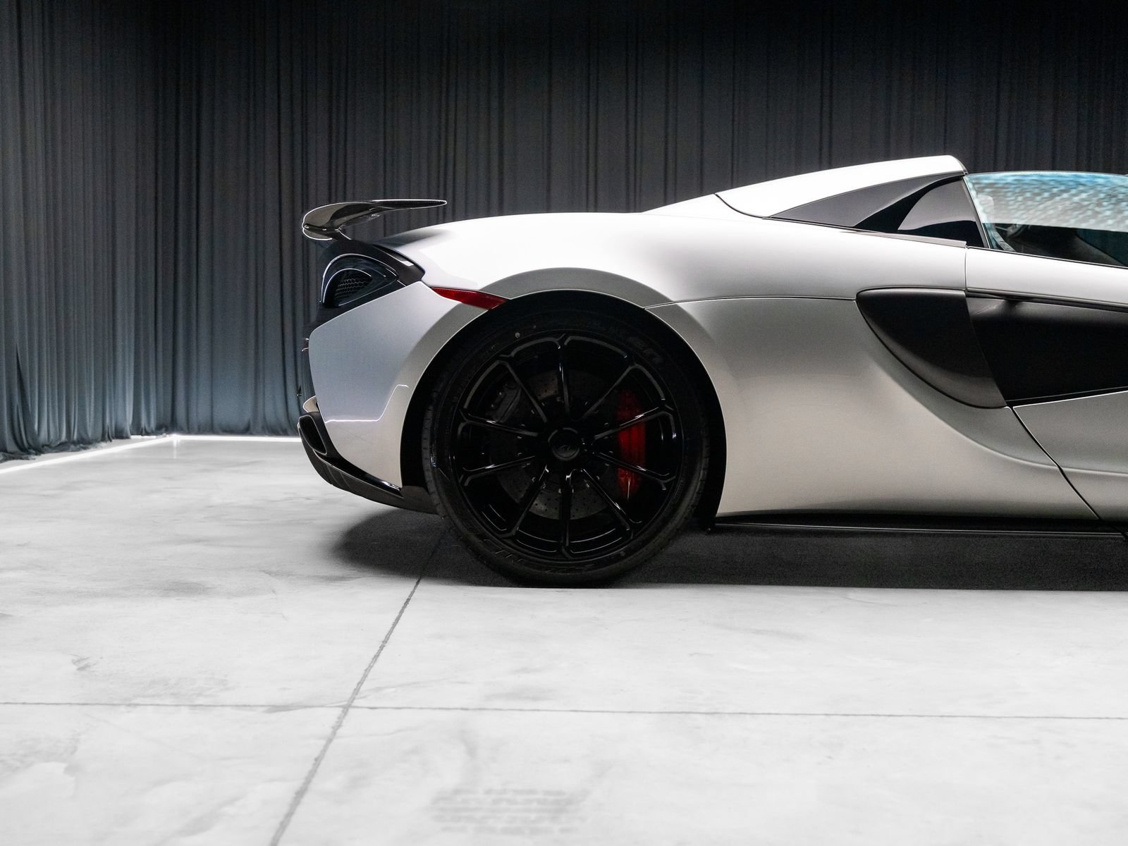 Used 2019 McLaren 570S Spider RWD image 27