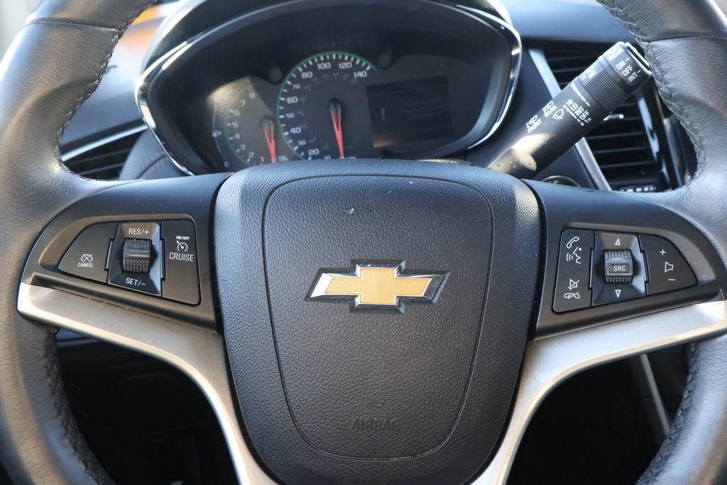 Used 2022 Chevrolet Trax LT w/ LT Convenience Package image 16