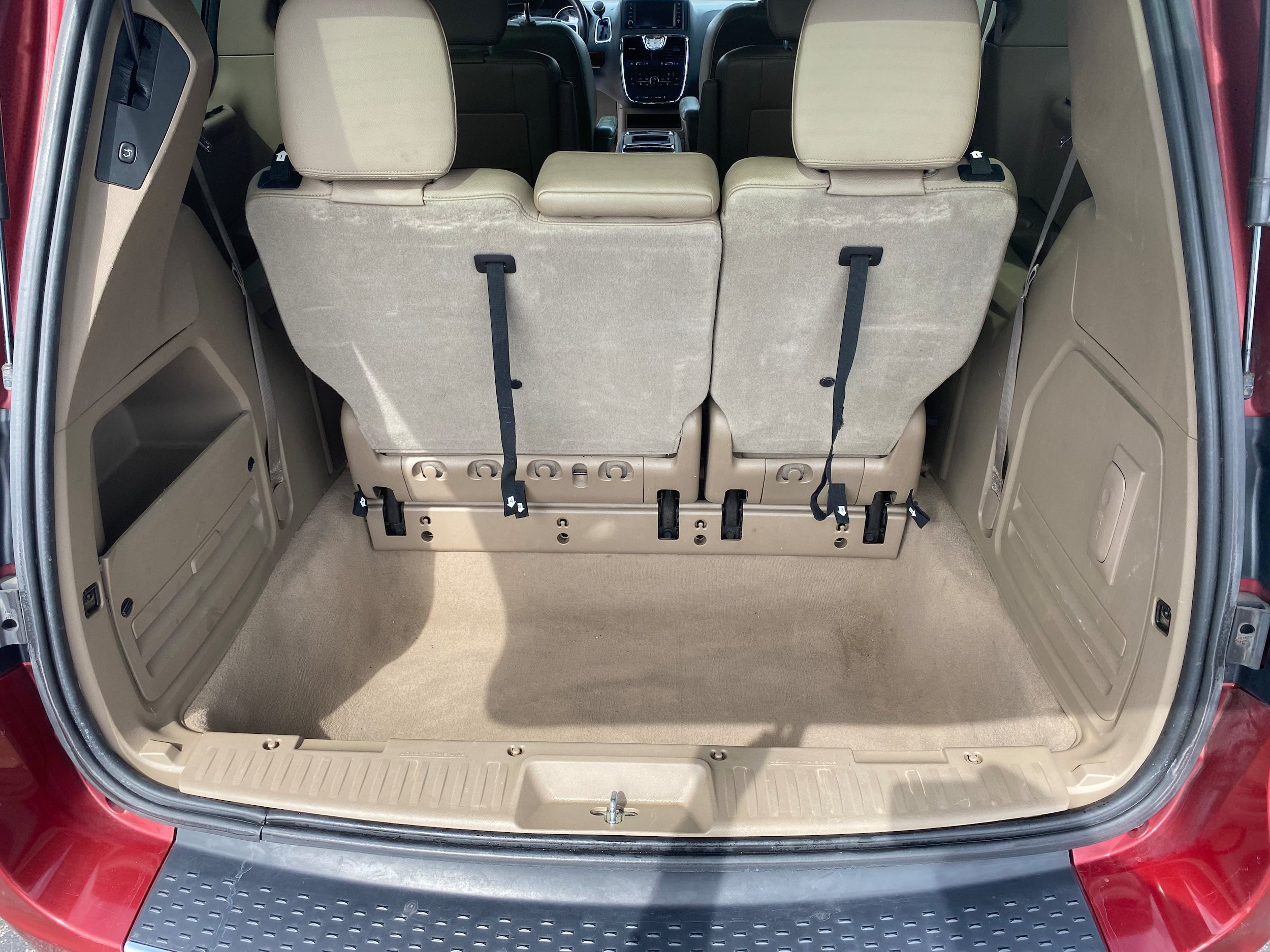 Used 2013 Chrysler Town & Country Touring-L w/ Driver Convenience Group FWD image 19