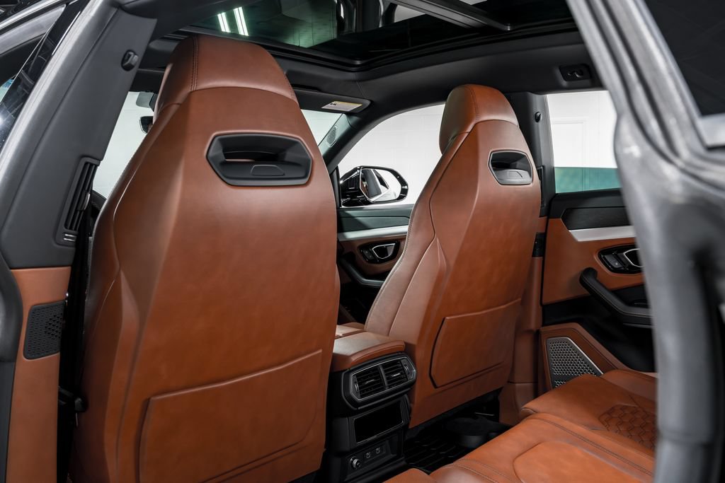 Used 2022 Lamborghini Urus AWD/4WD image 30