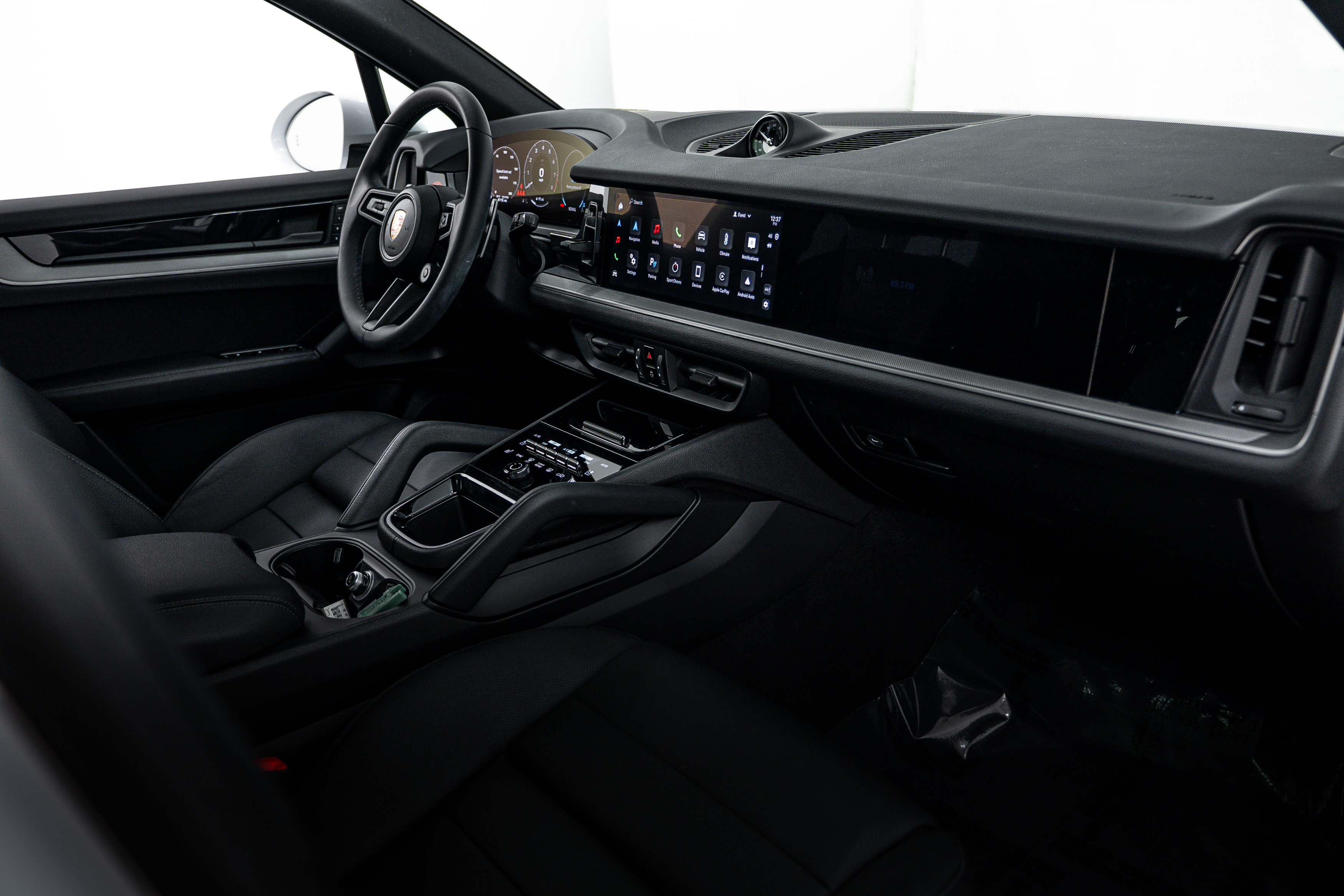 Certified 2025 Porsche Cayenne S image 15