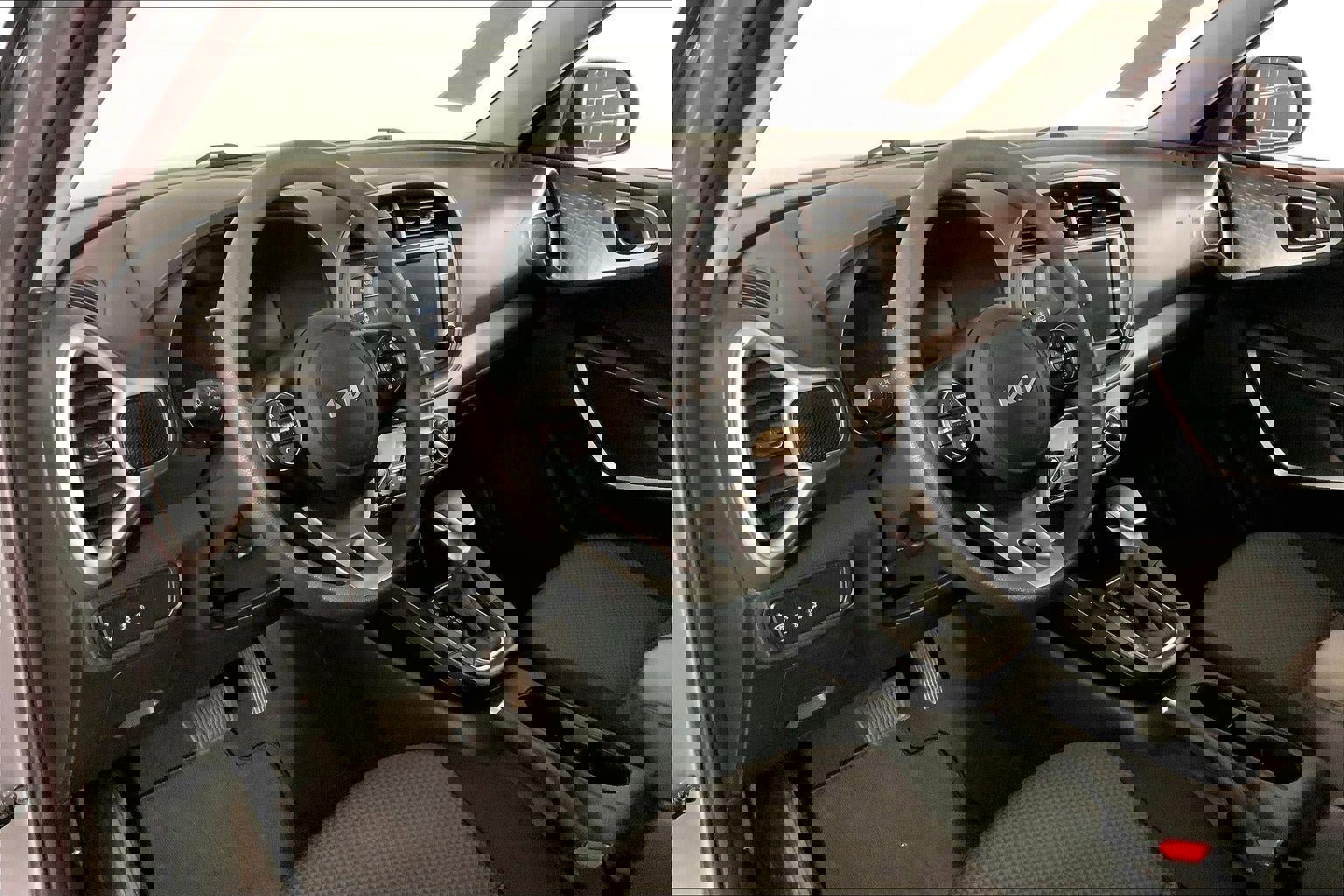 Used 2025 Kia Soul LX image 14