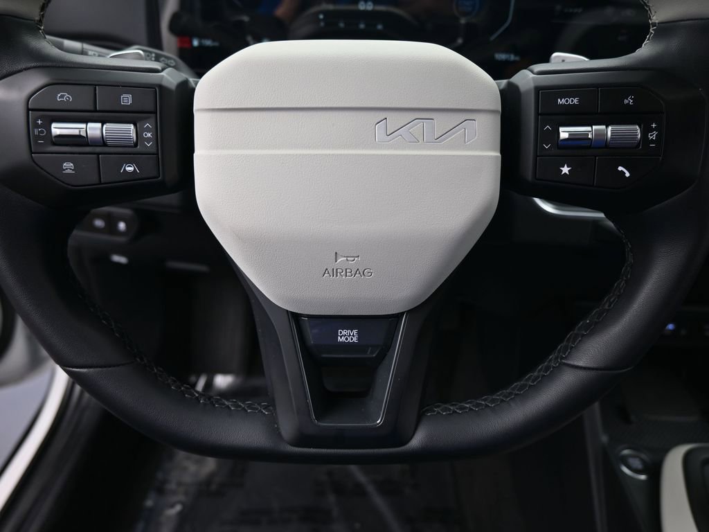 Used 2025 Kia K4 GT-Line w/ GT-Line Premium Package image 32