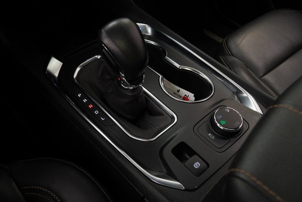 Used 2021 Chevrolet Traverse LT w/ LT Premium Package image 38