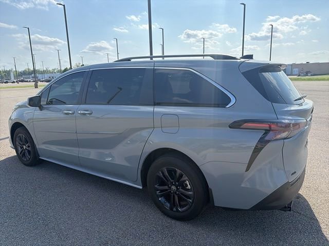 Used 2024 Toyota Sienna XLE Woodland Edition w/ Protection Package (TMS) image 18