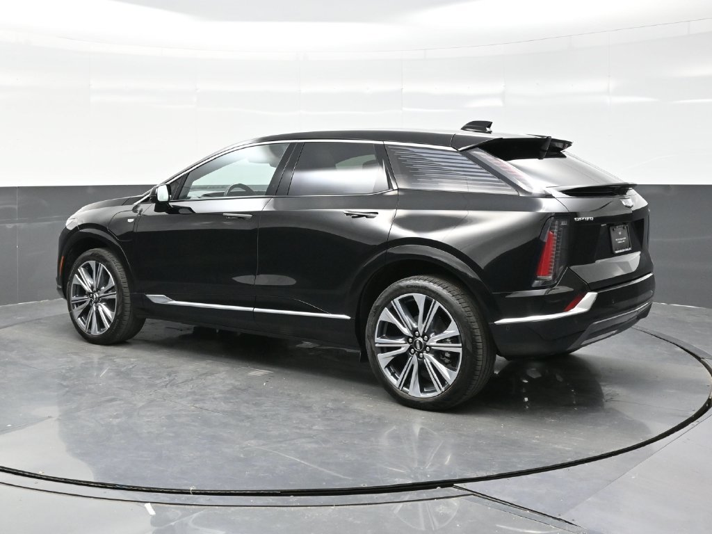New 2027 Cadillac Optiq Premium Luxury w/ LPO, Floor Liner Package AWD/4WD image 4