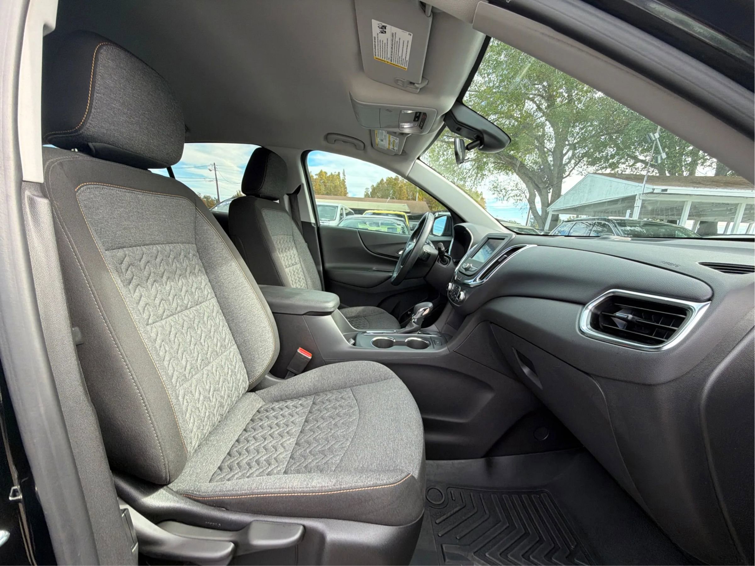 Used 2023 Chevrolet Equinox LT image 25