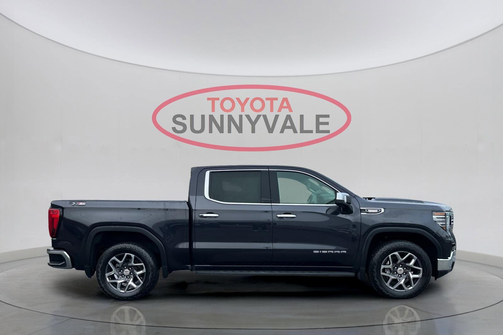 Used 2023 GMC Sierra 1500 SLT w/ SLT Premium Plus Package image 9