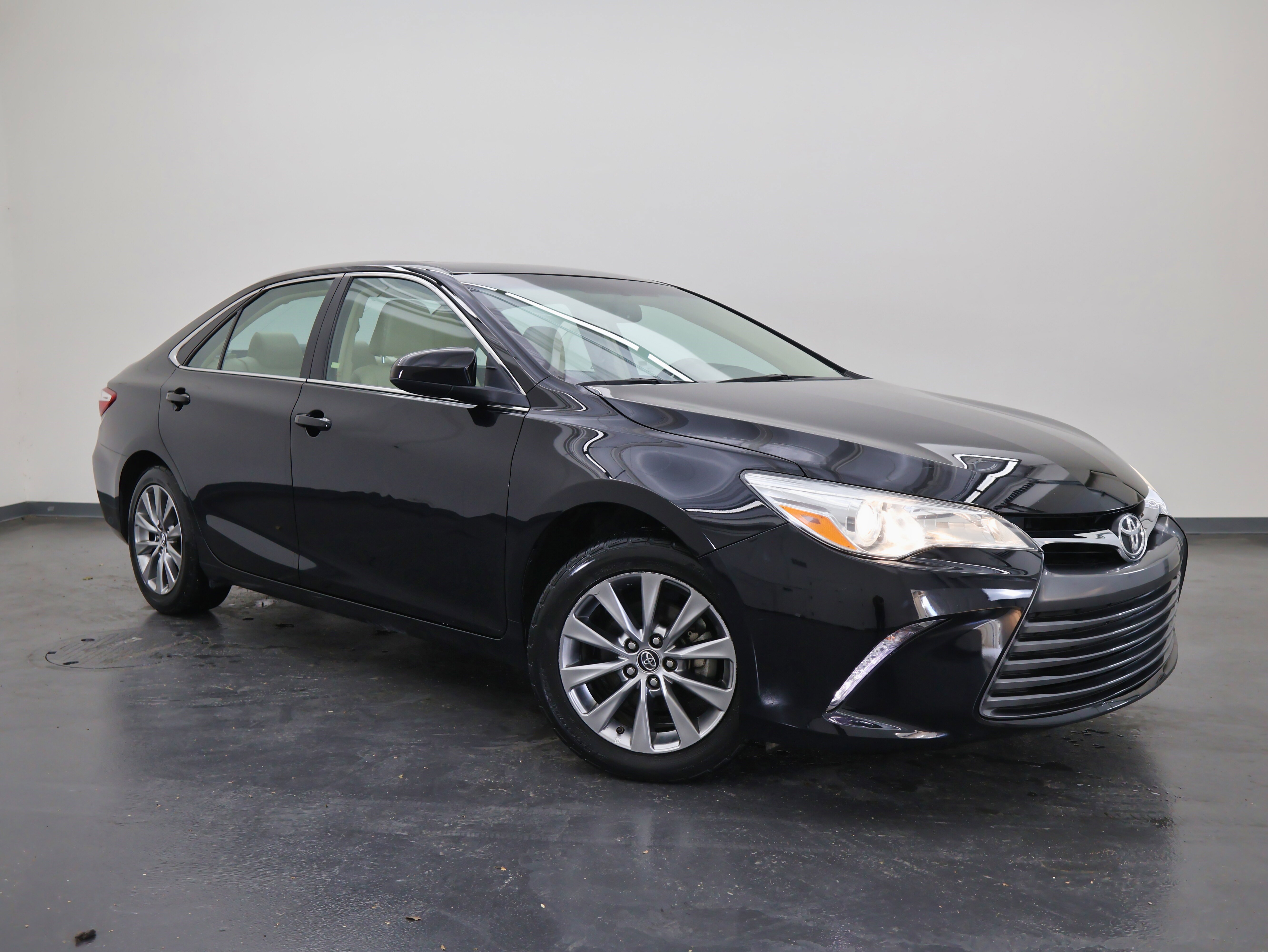 Used 2016 Toyota Camry LE