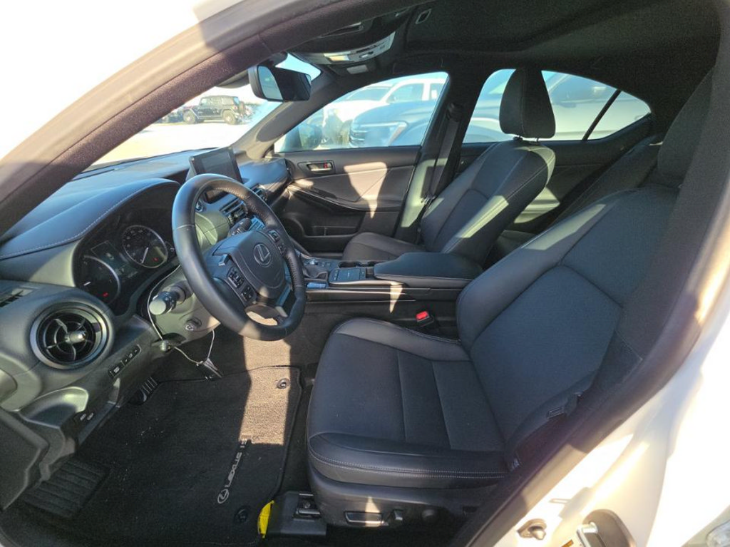 Used 2024 Lexus IS 300 w/ Premium Package RWD image 4