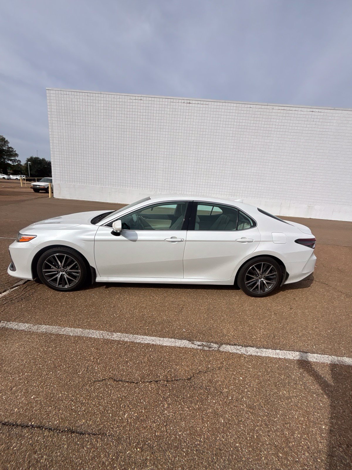 Used 2022 Toyota Camry XLE FWD image 13
