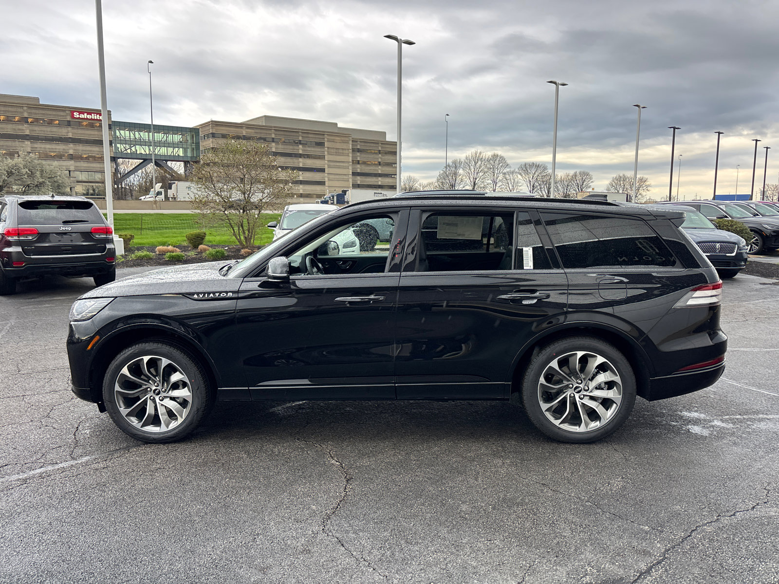 New 2026 Lincoln Aviator AWD image 4