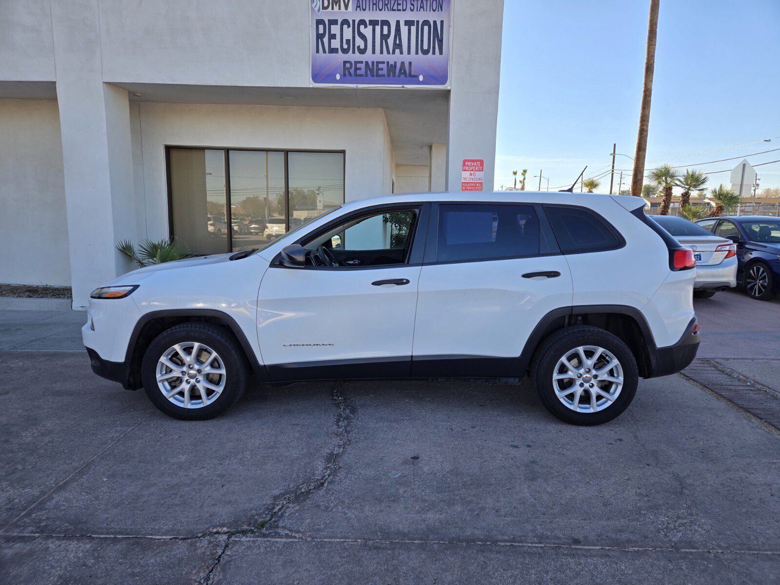 Used 2015 Jeep Cherokee Sport image 2