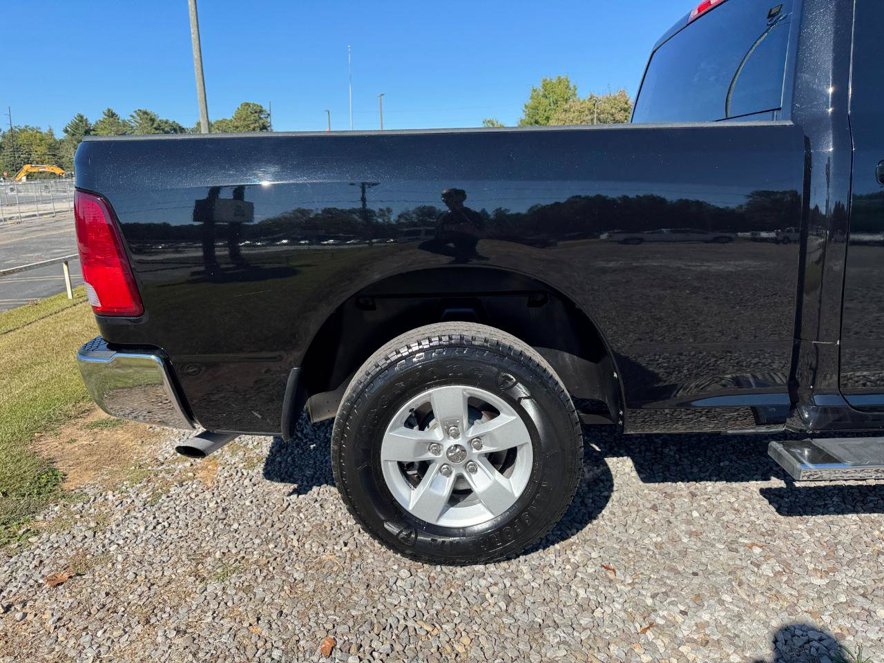 Used 2021 RAM 1500 Classic SLT RWD image 13