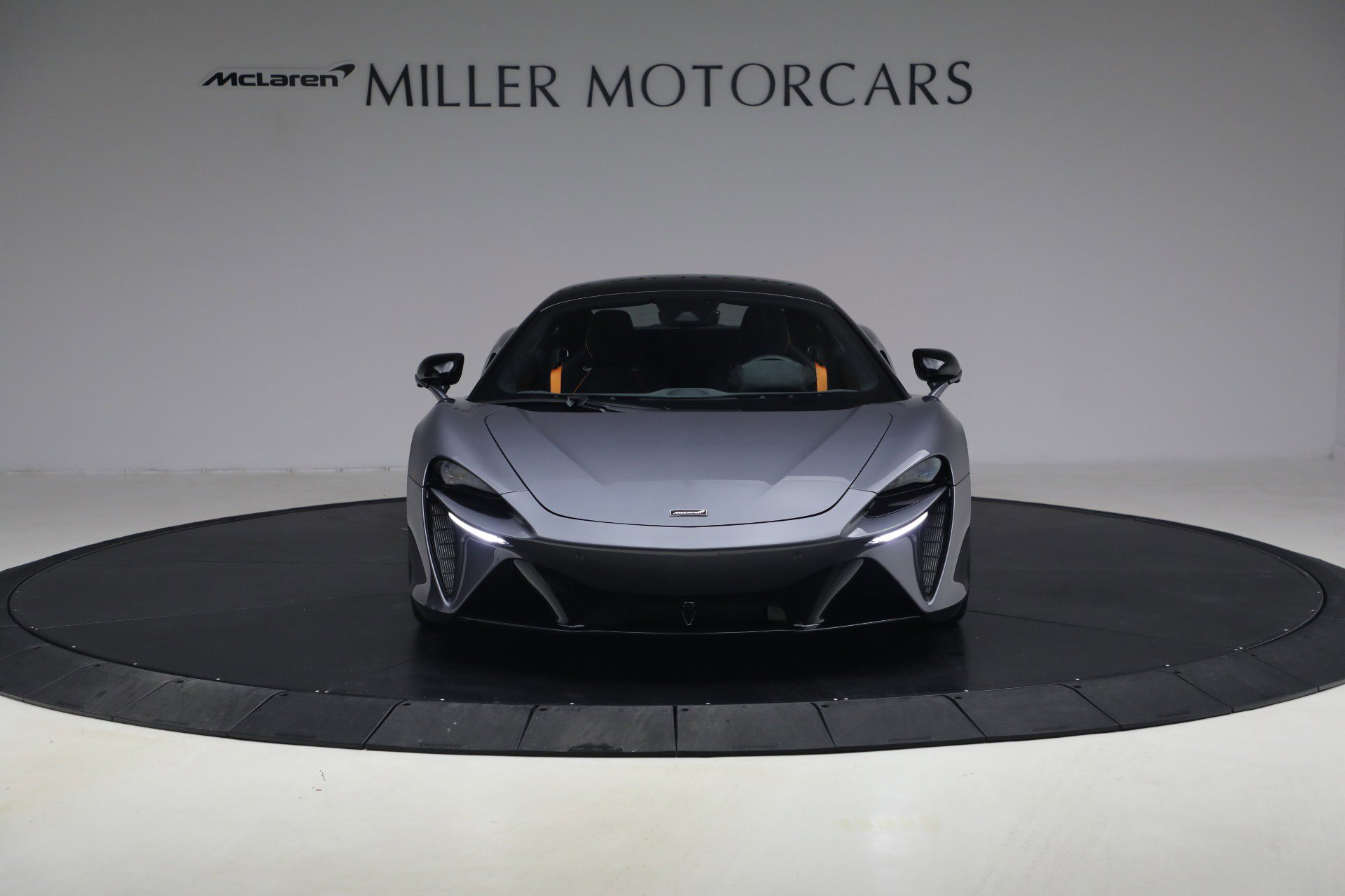 Used 2024 McLaren Artura image 13