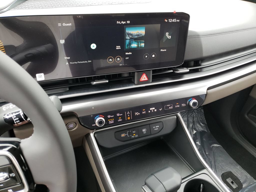 New 2026 Kia Carnival FWD image 17