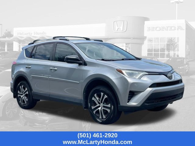 Used 2018 Toyota RAV4 LE FWD image 4