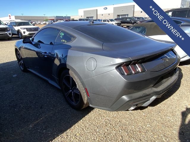 Used 2025 Ford Mustang Coupe RWD image 3