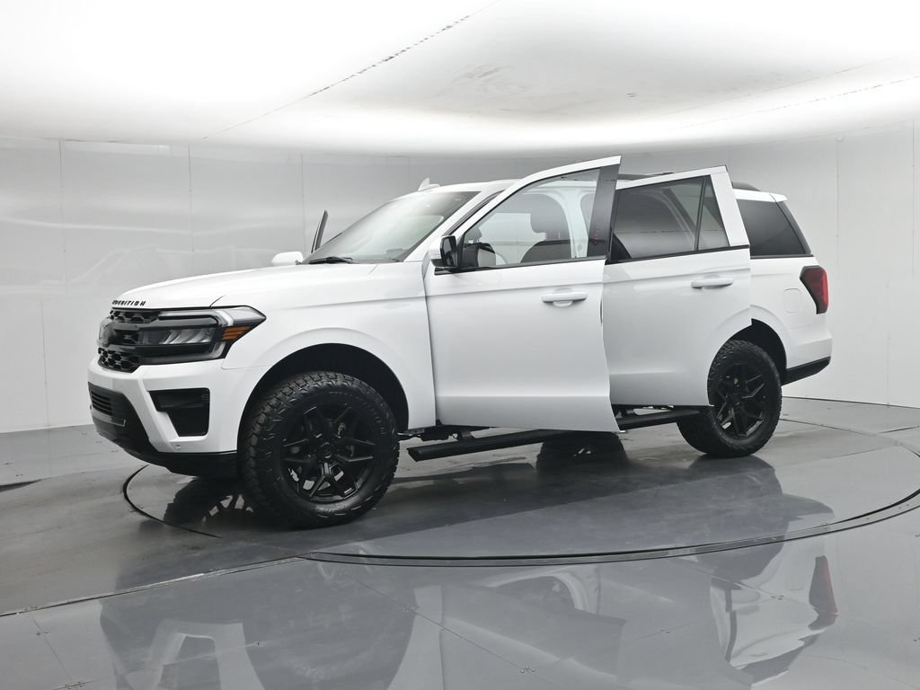 Used 2024 Ford Expedition Limited AWD/4WD image 5