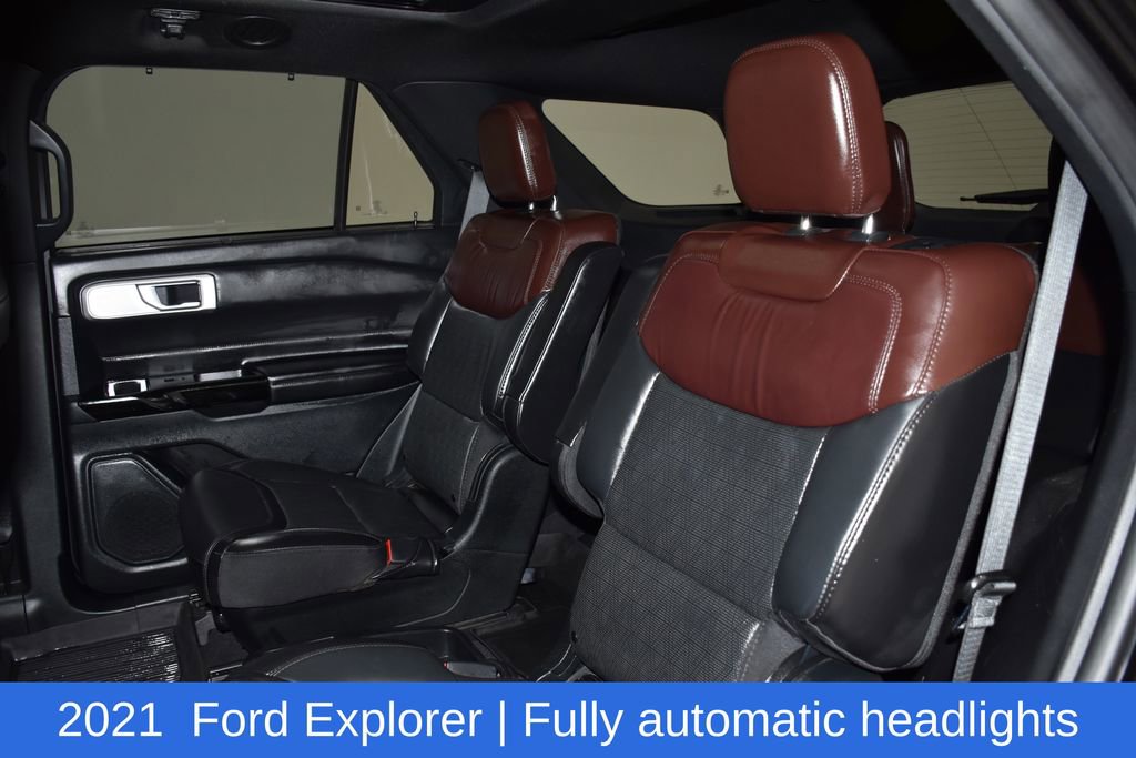 Used 2021 Ford Explorer Platinum w/ Equipment Group 601A AWD/4WD image 29