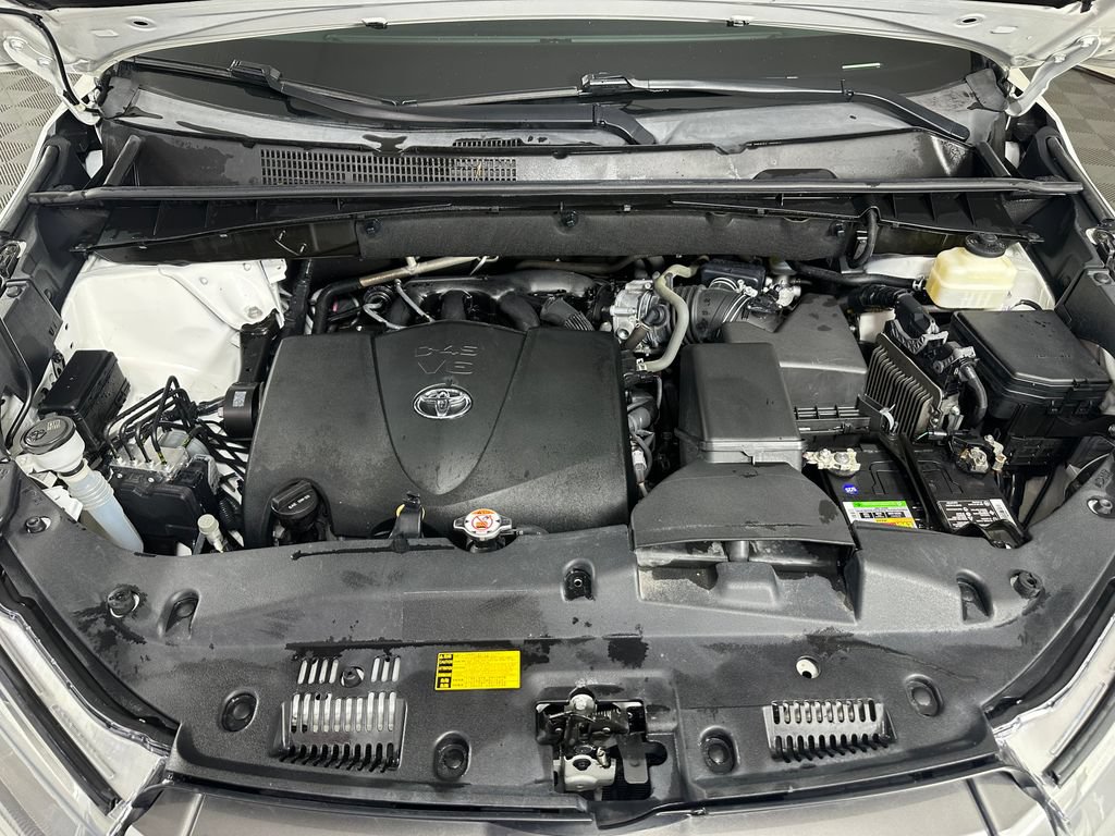 Used 2018 Toyota Highlander XLE AWD/4WD image 12